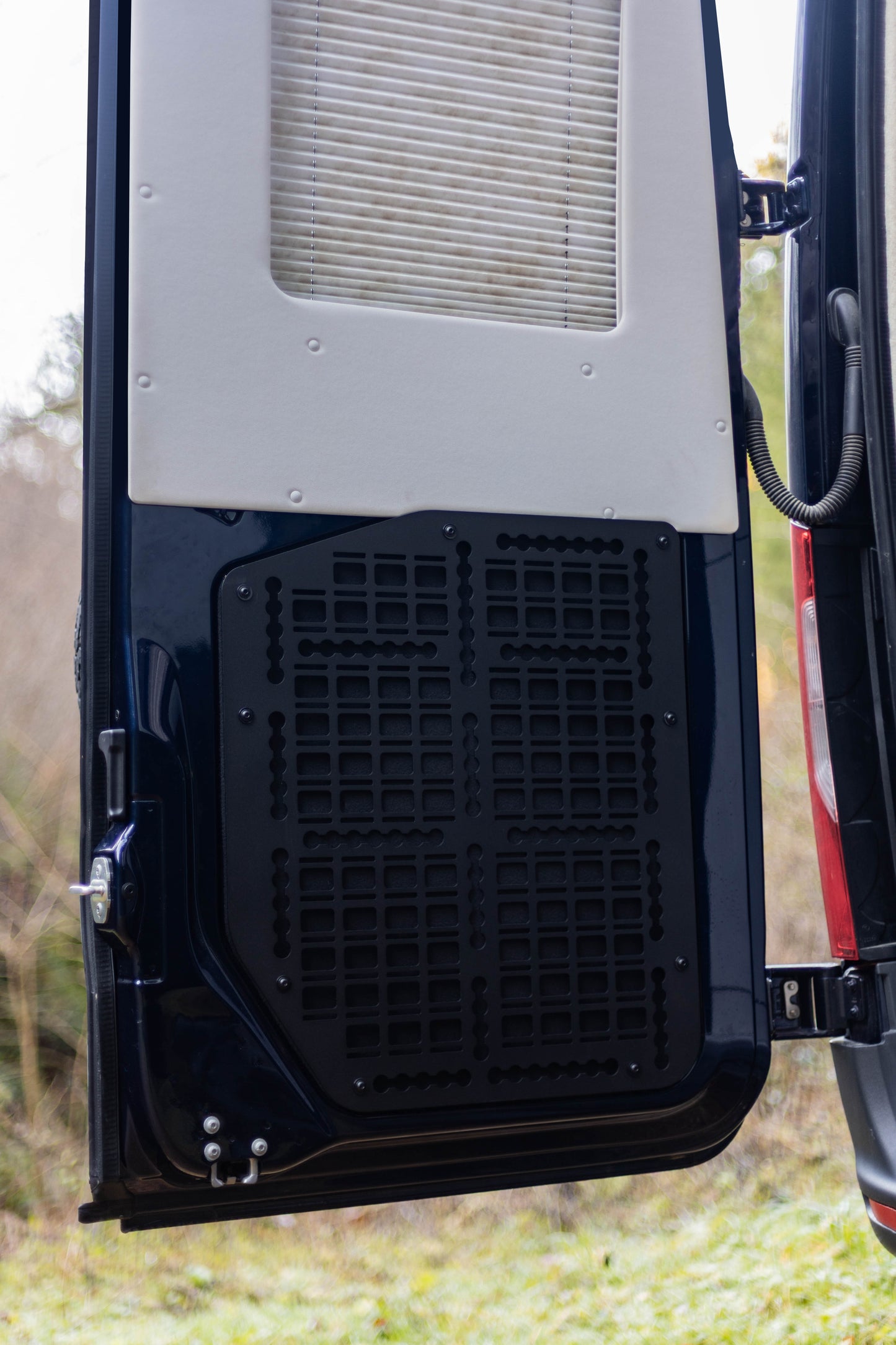 XPLORACK Doors Molleboard Verkleidung Hecktüren Sprinter 907