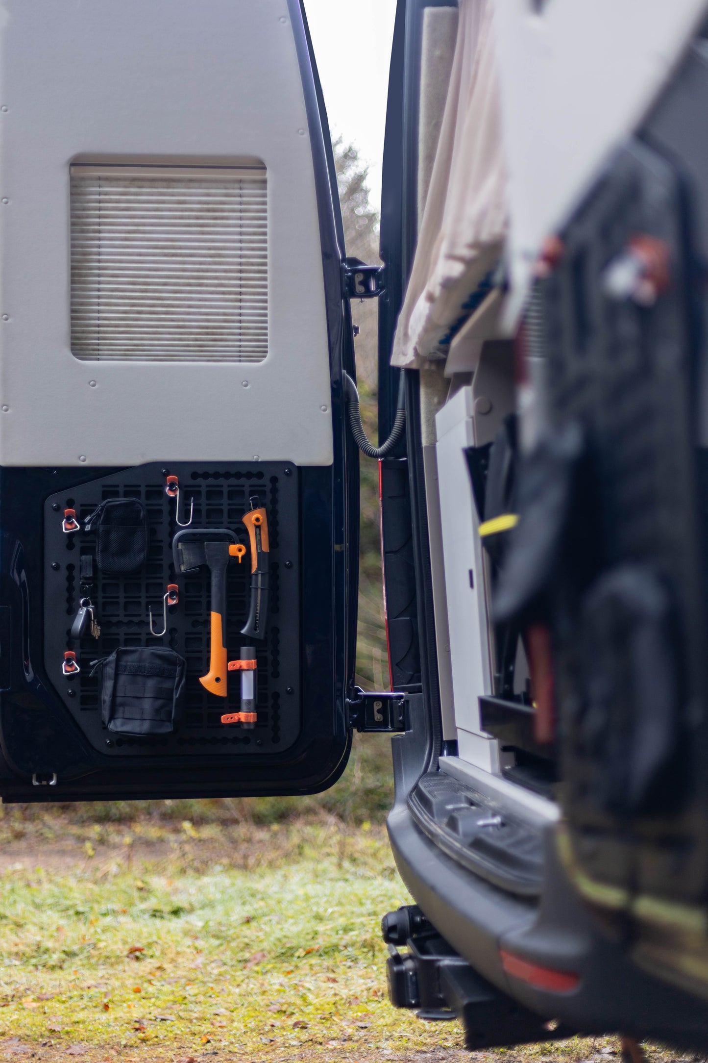 XPLORACK Doors Molleboard Verkleidung Hecktüren Sprinter 907